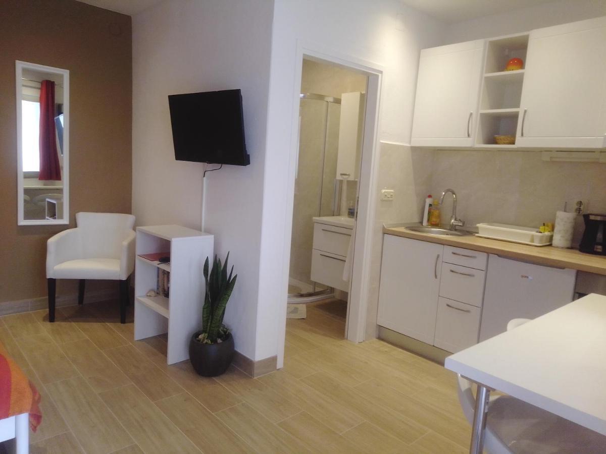 Apartments Haracic フヴァル エクステリア 写真